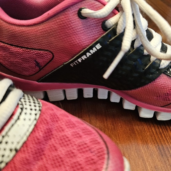 Reebok 3d fuse frame pink running shoes.  Size 7.5 - Picture 3 of 5